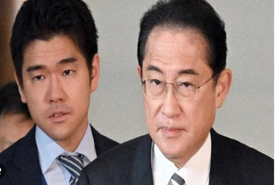 जापानी PM और उनके बेटे
